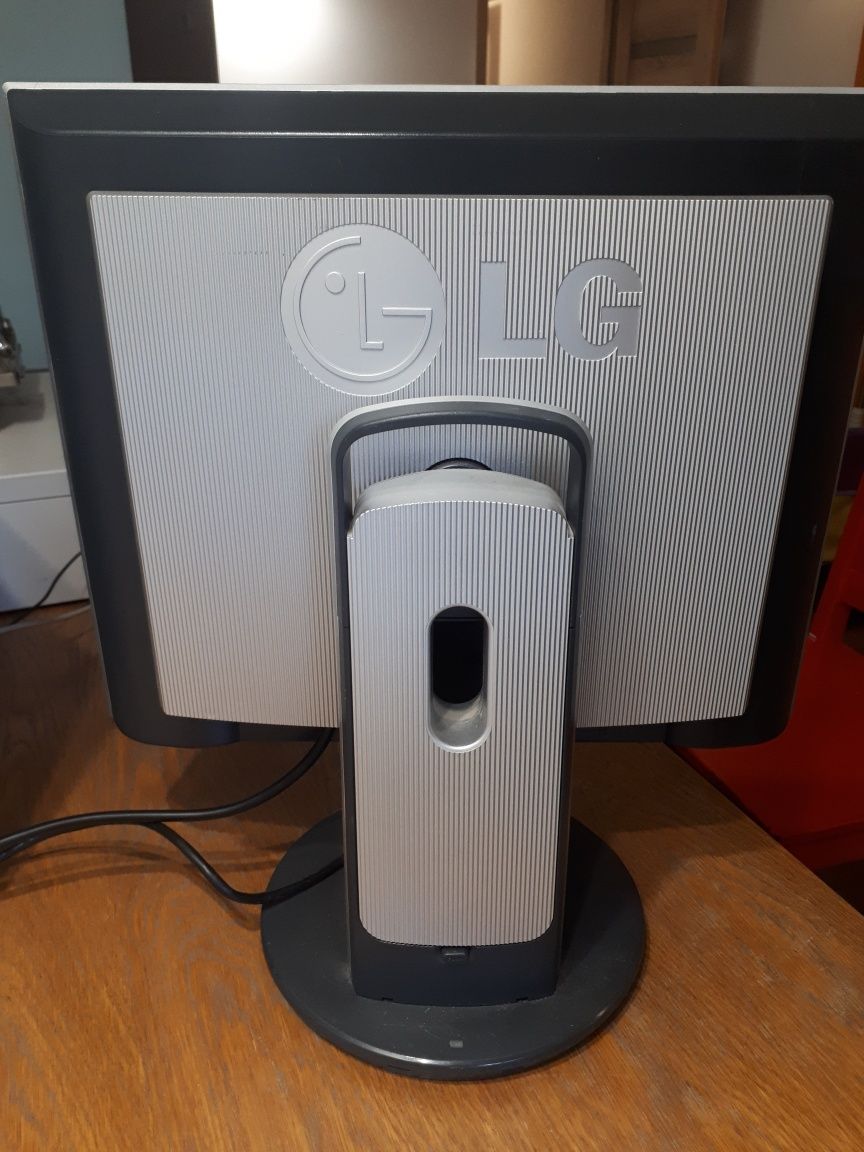 Monitor LG Flatron LCD TFT L1730B