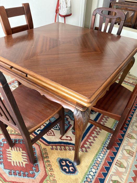 Mesa antiga de madeira