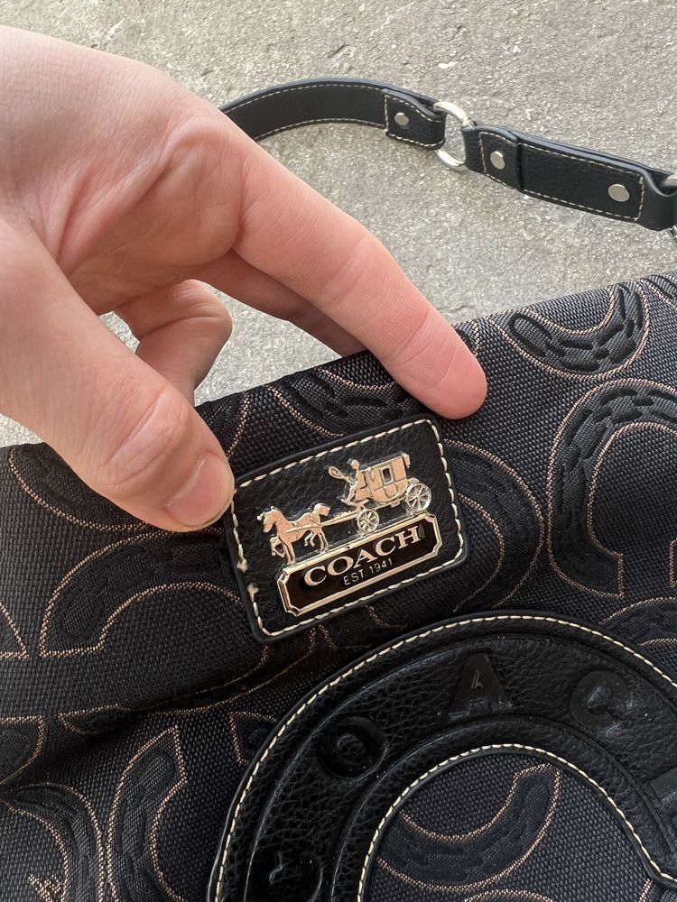 ПРОДАМ оригинальную сумку Coach leather bag authentic one size