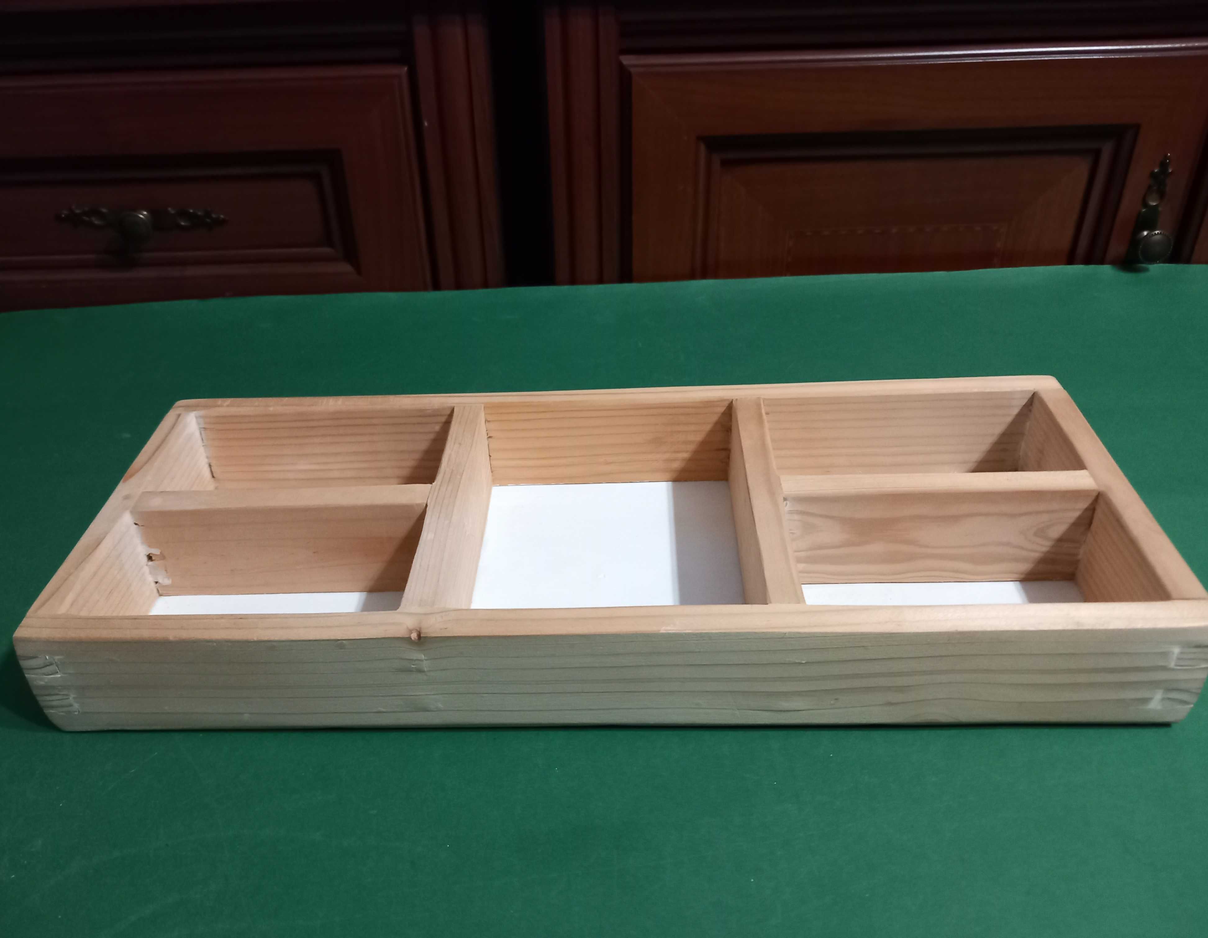 Skrzyneczka drewniana z przegródkami Organizer 44x18x5,5cm