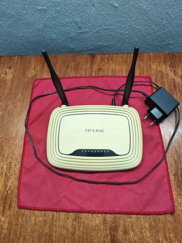 WiFi роутер TP-Link 30 Mbps, в хорошем состоянии