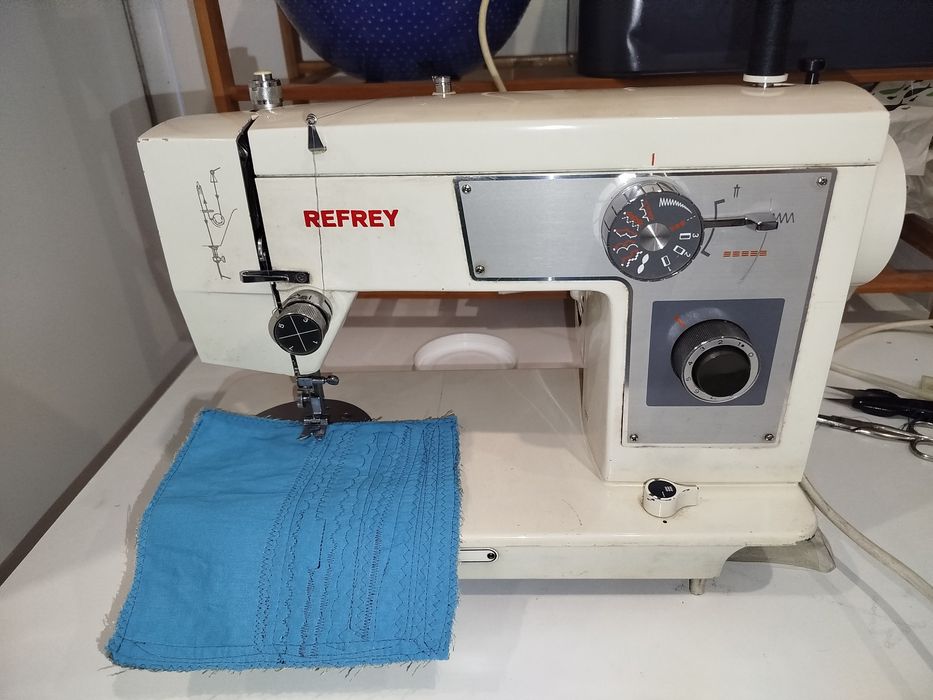 Máquina de costura refrey