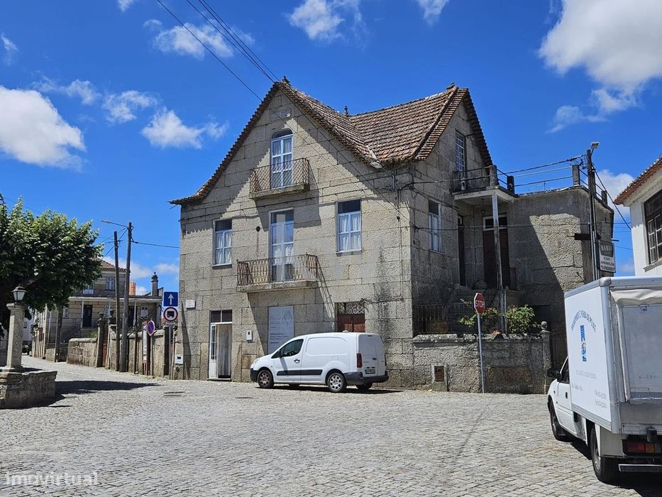 Moradia de traça senhorial | Com terreno | Vila Verde - Seia