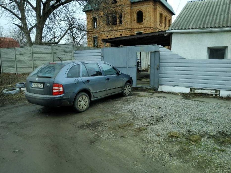 Частина будинку з окремим двором на Юрівці!