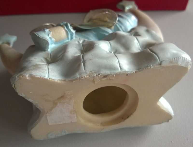 Figurki Aniołków Figurka Aniołek śpiący na księżycu skarbonka 14cm