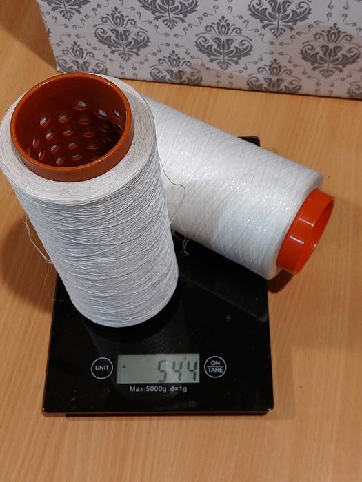 Biała, cienka, lśniąca nitka dodatkowa do robótek - 0,5 kg