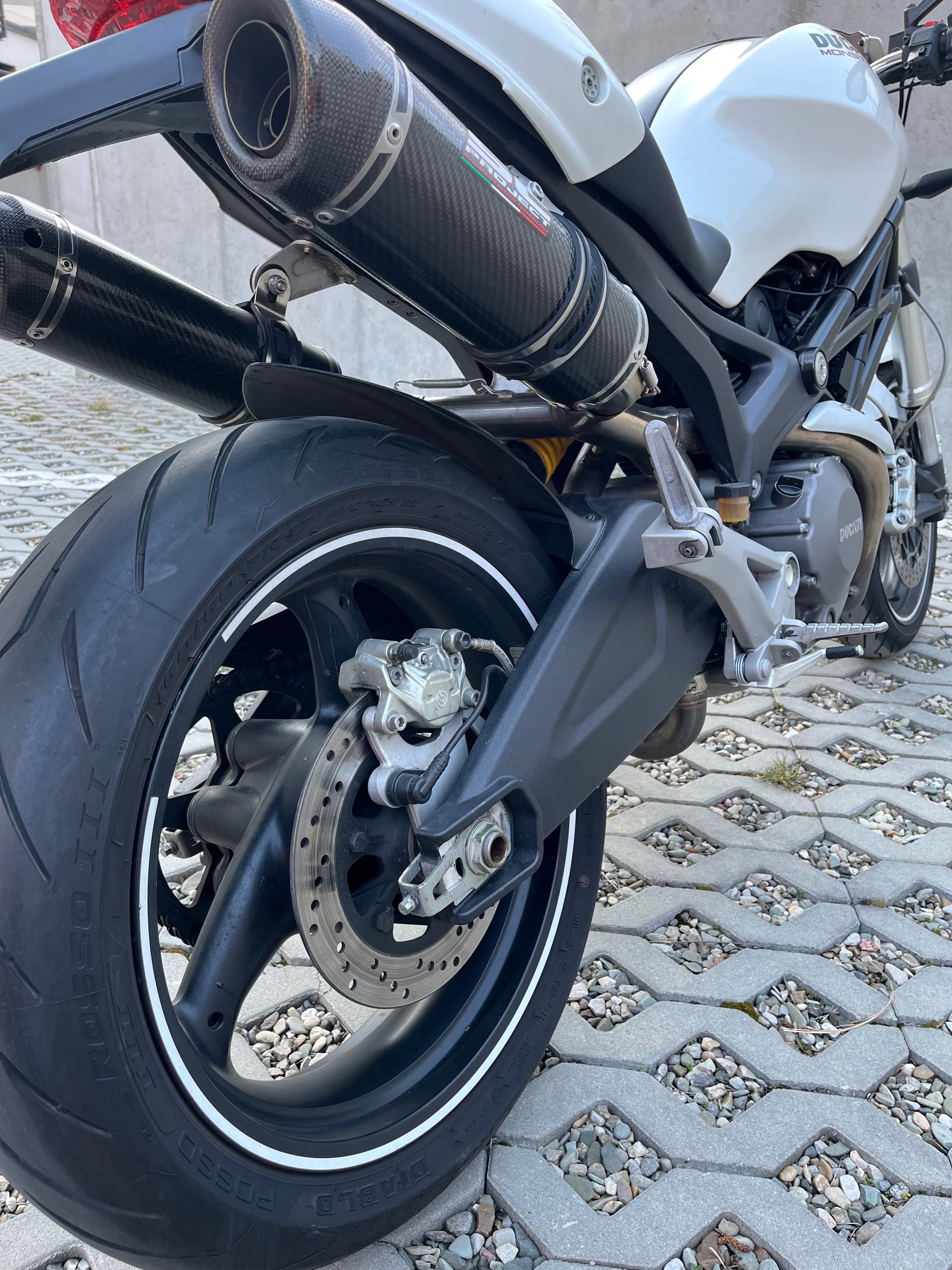 Ducati monster 696