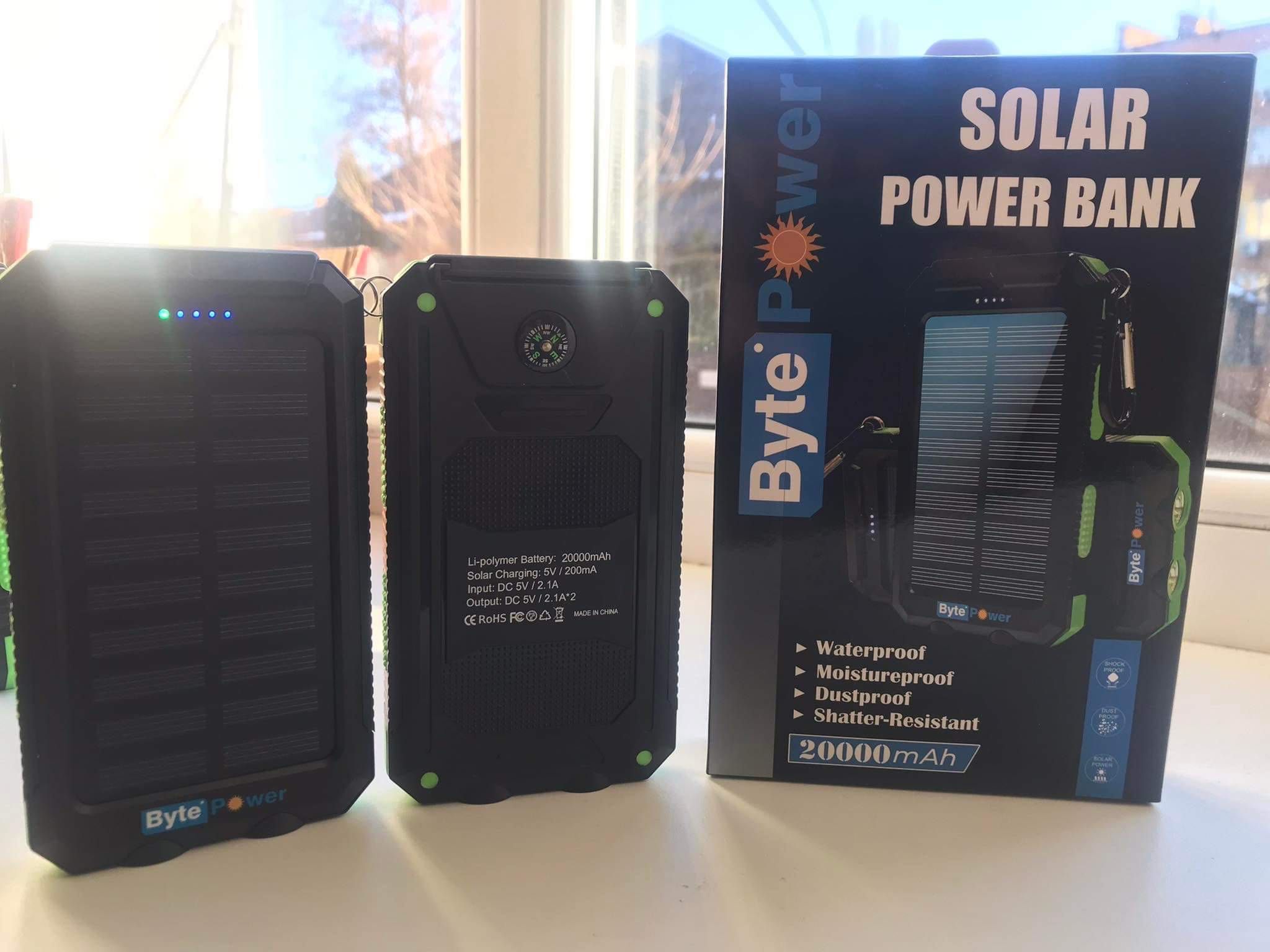 Продам Пауер Банк Solar Charger 20000 mah