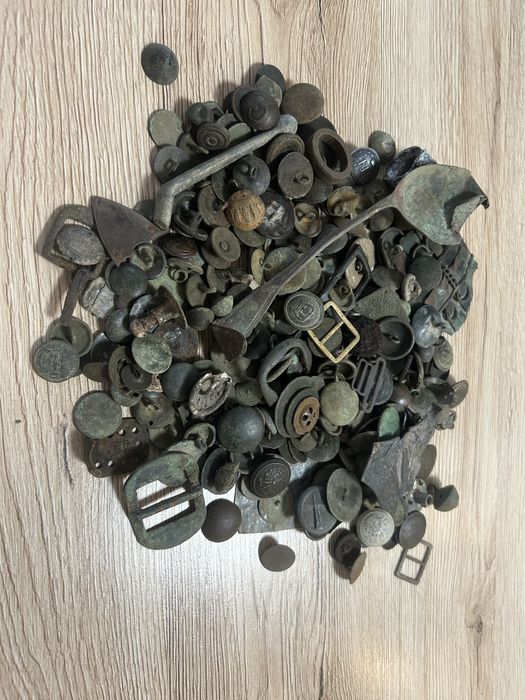 Mix militaria guziki klamerki wykopki antyki