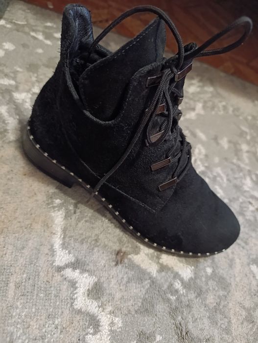 Женские демисезонные ботинки