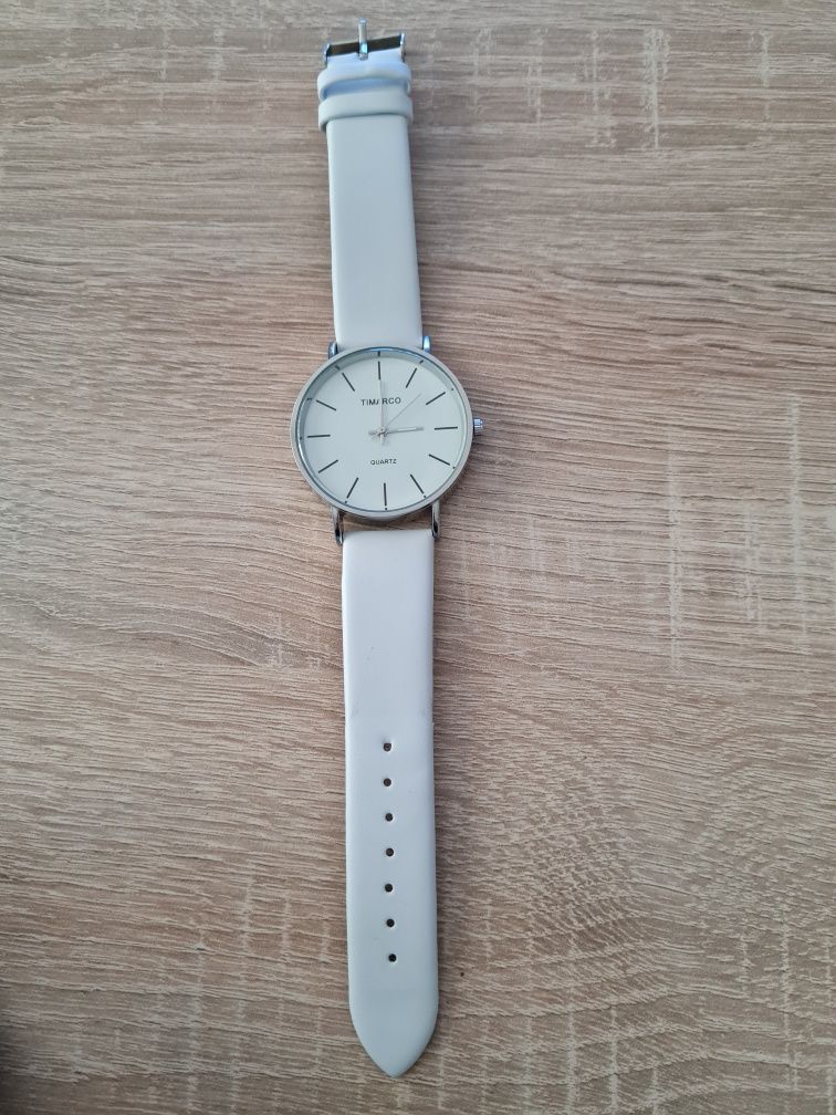 Zegarek  z białym paskiem