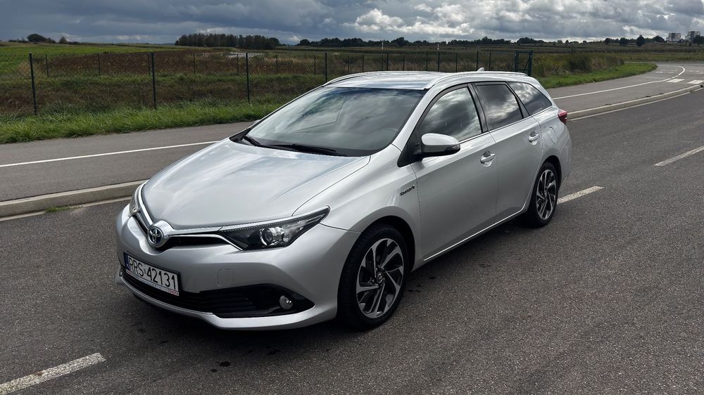 Toyota Auris Toyota Auris 1.8 VVT-i Hybrid 118 tyś km 2016