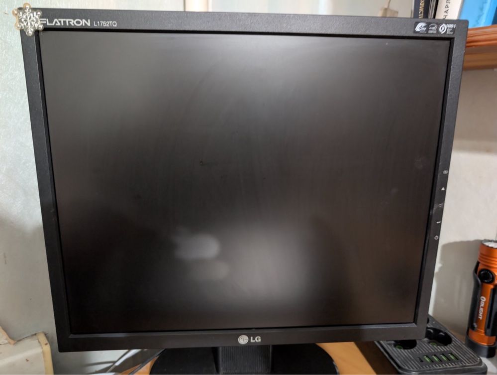 Монитор LG Flatron L1752TQ-BF