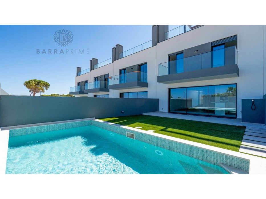 Villa V4 de Luxo com Piscina Privada no Ria Terraces em Faro