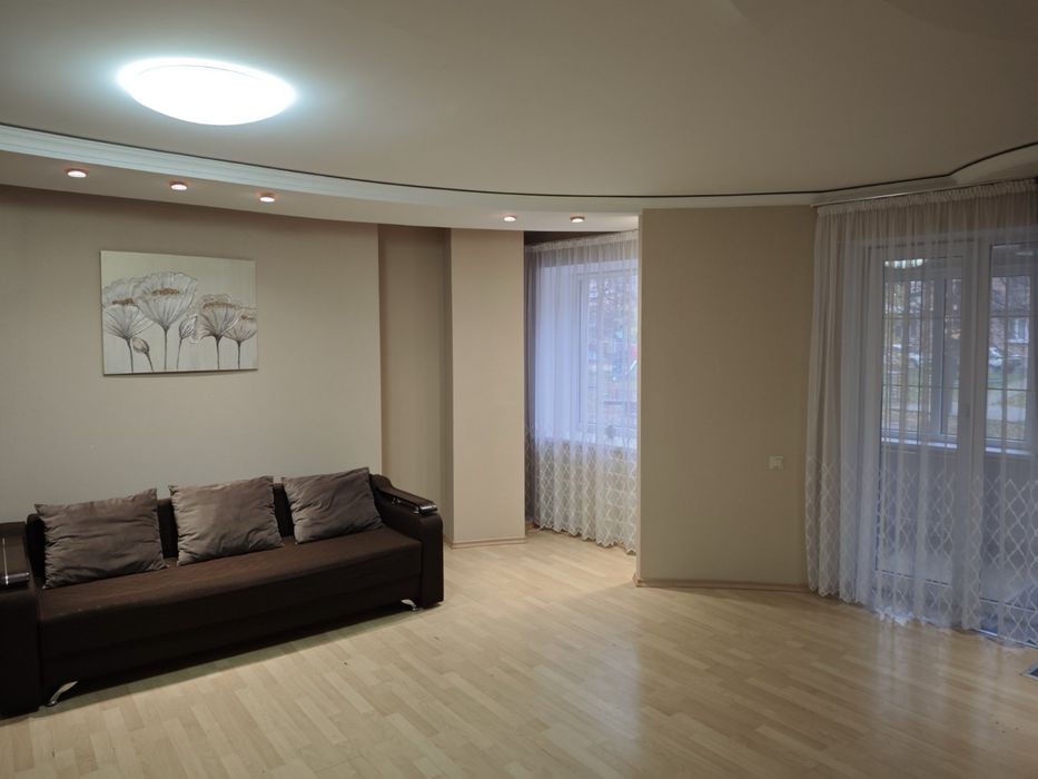 2к квартира з дизайн-проектом, та власним підвалом