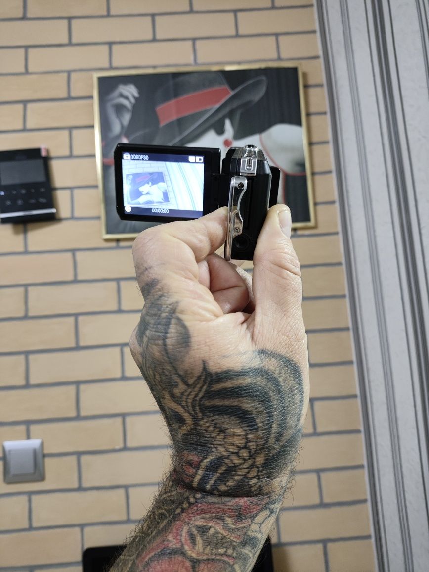 Авто видеорегистратор DOD F900. + GPS трекер Benifone.