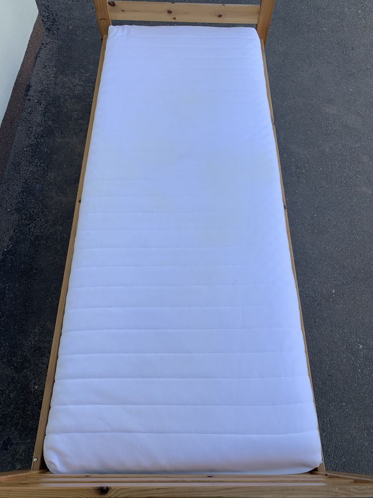 Łóżko sosnowe z materacem 80 x 200 cm