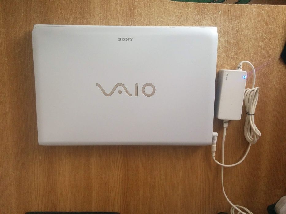 Ноутбук Sony Vaio SVE17 (экран 17.3")