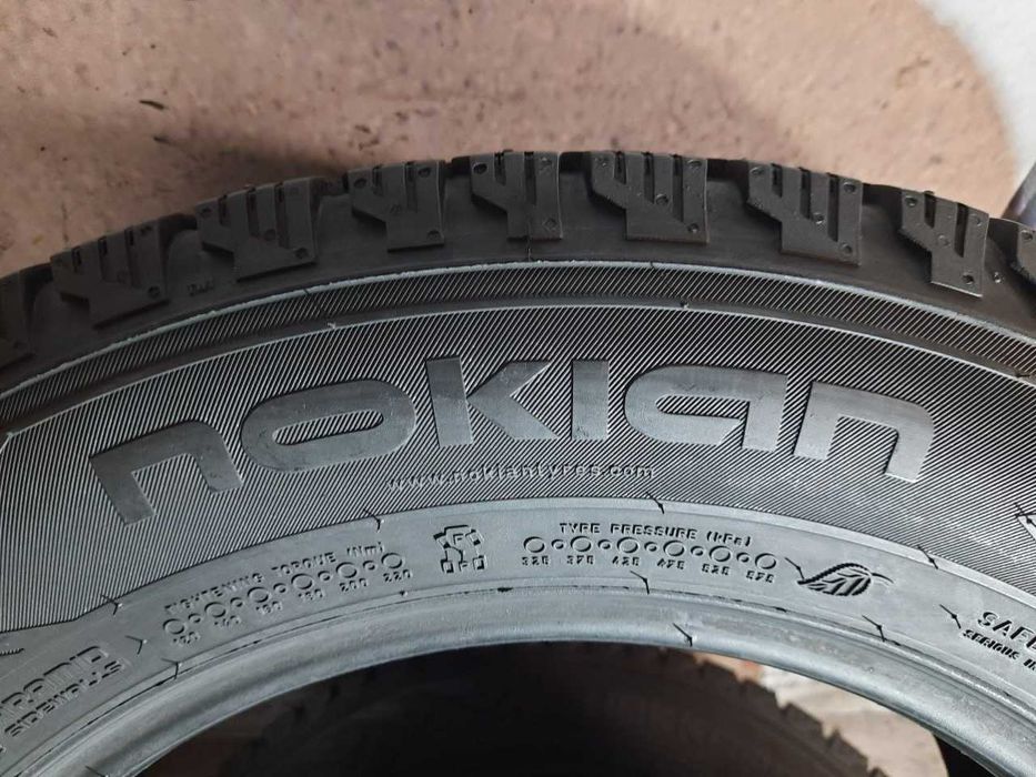 Шини 9мм 205/65 R16C NOKIAN Hakkapeliitta C3 б/у зима склад