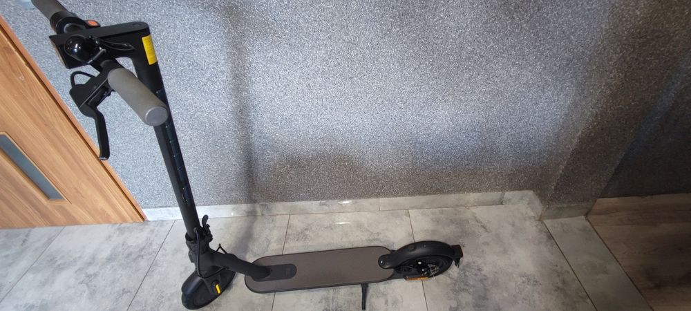 hulajnoga xiaomi essential  elektryczna zamienię na ps 4 1tb proz gram