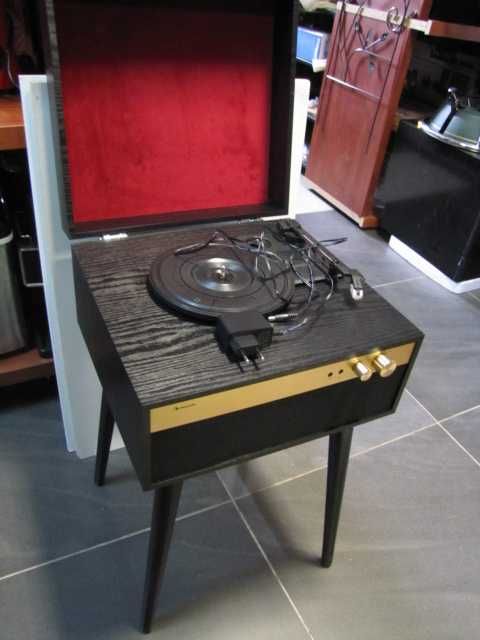Gramofon w stylu retro walizkowy nogi drewniane Auna Berklee TT Case