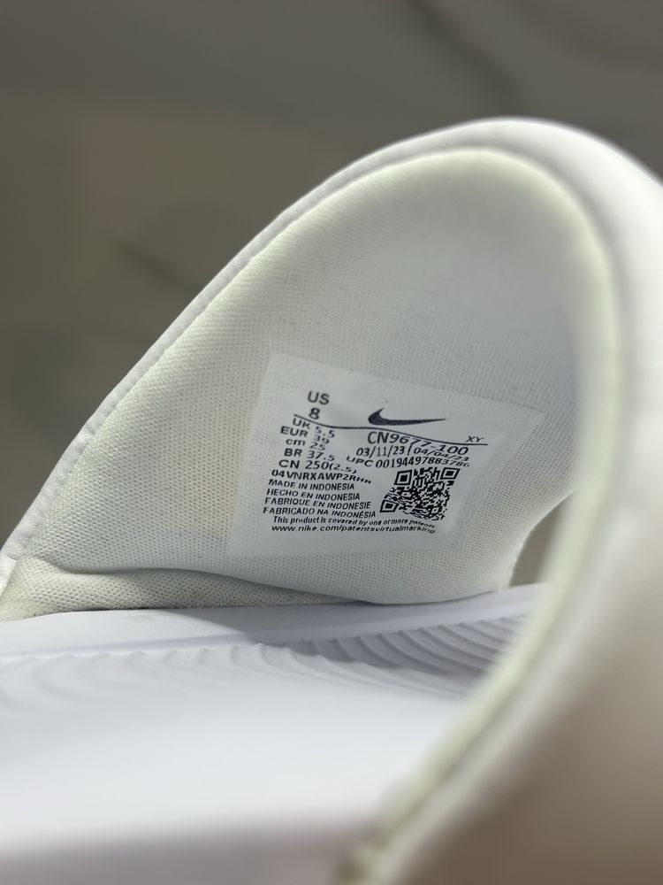 Шльопанці Nike жіночі
