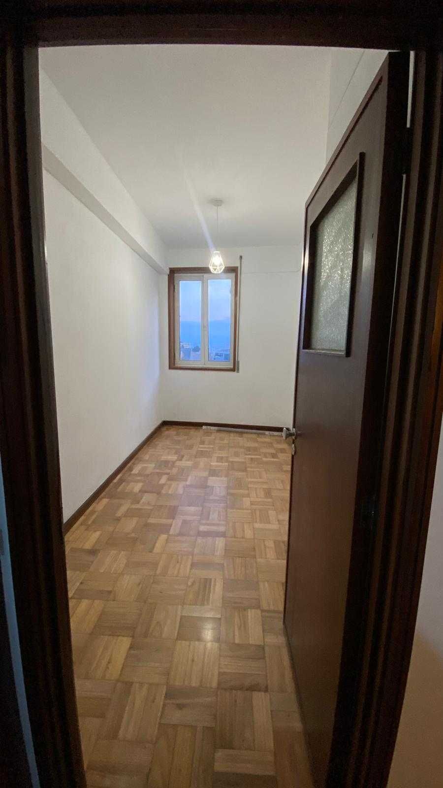Apartamento T2+1 com terraço, Bonfim, próximo praça Rainha D. Amélia