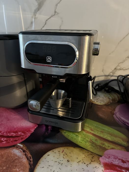 рожковая кофеварка Gorenje ESCM15DBK