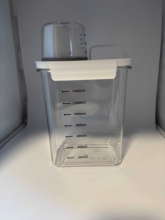 Pojemnik dozownik proszek żel do prania z miarką płatki mąkę