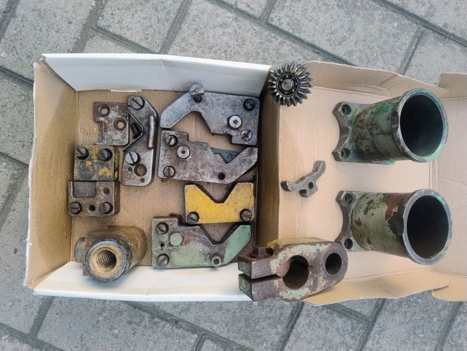 Продам різні запчастини для токарного станка.