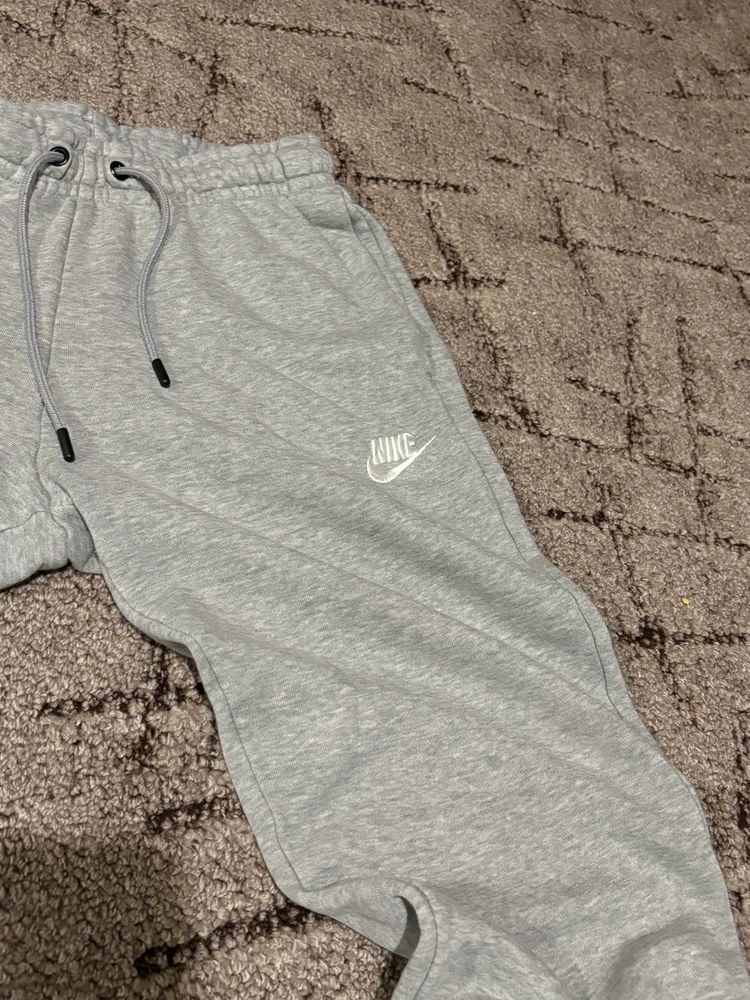 Штаны Nike серые