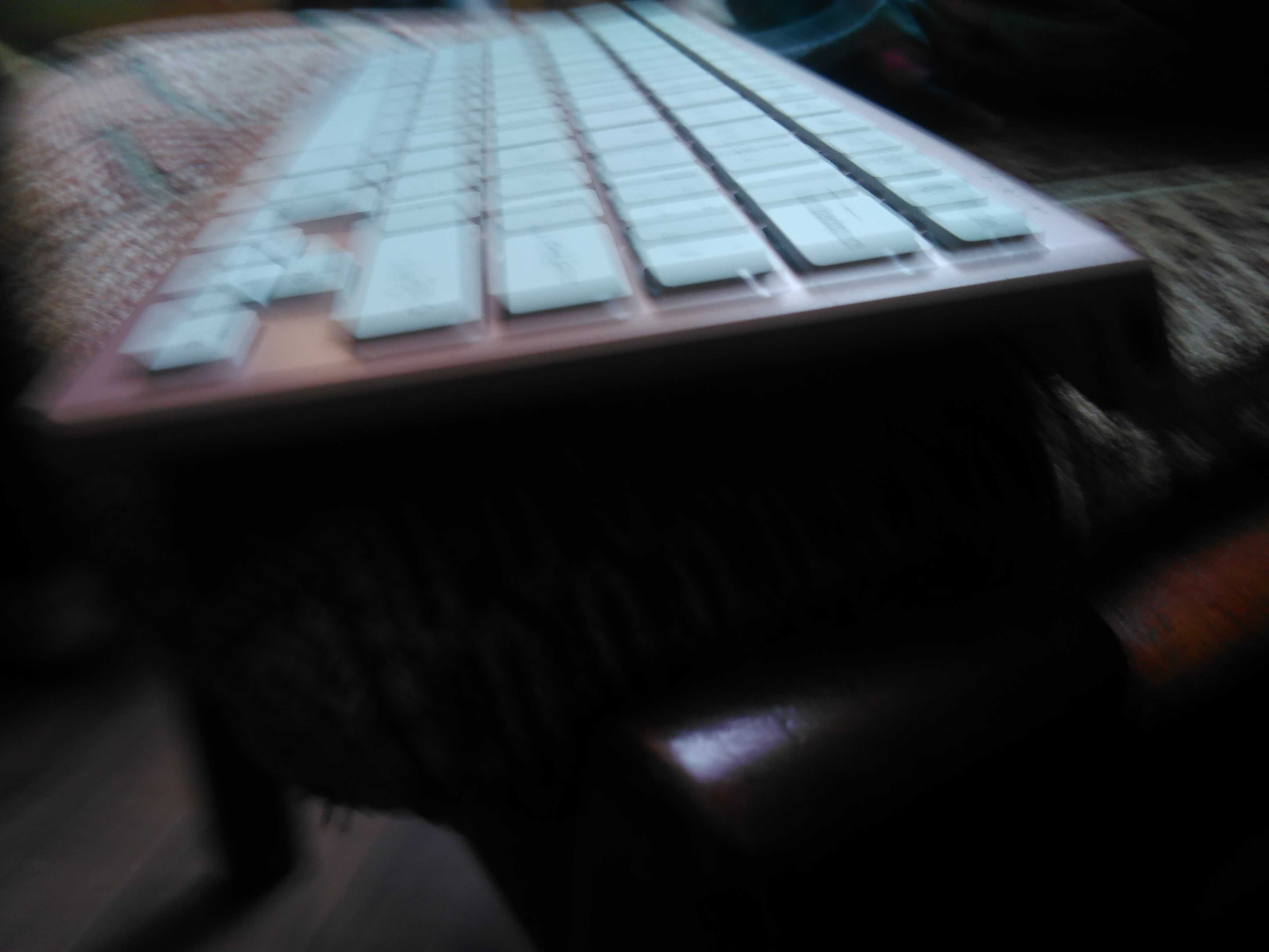 Блютуз клавіатура з підсвіткою