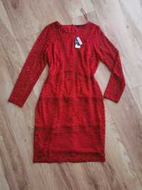 Czerwona koronkowa sukienka midi na długi rękaw