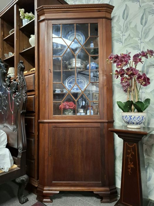 Cantoneira Estilo Inglês em Madeira Maciça.