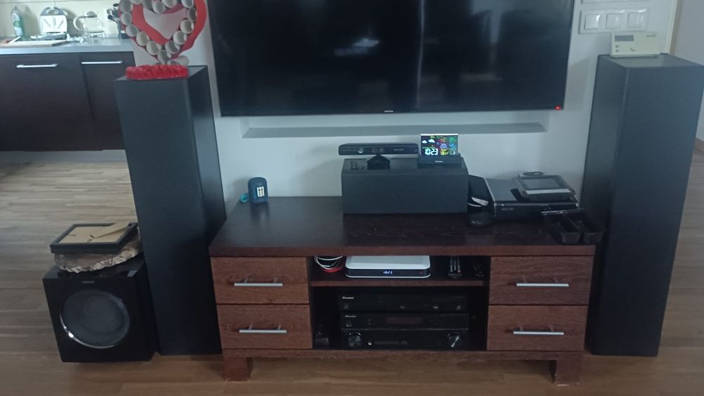 Kino domowe Pionier z glosnikami i subwoferem