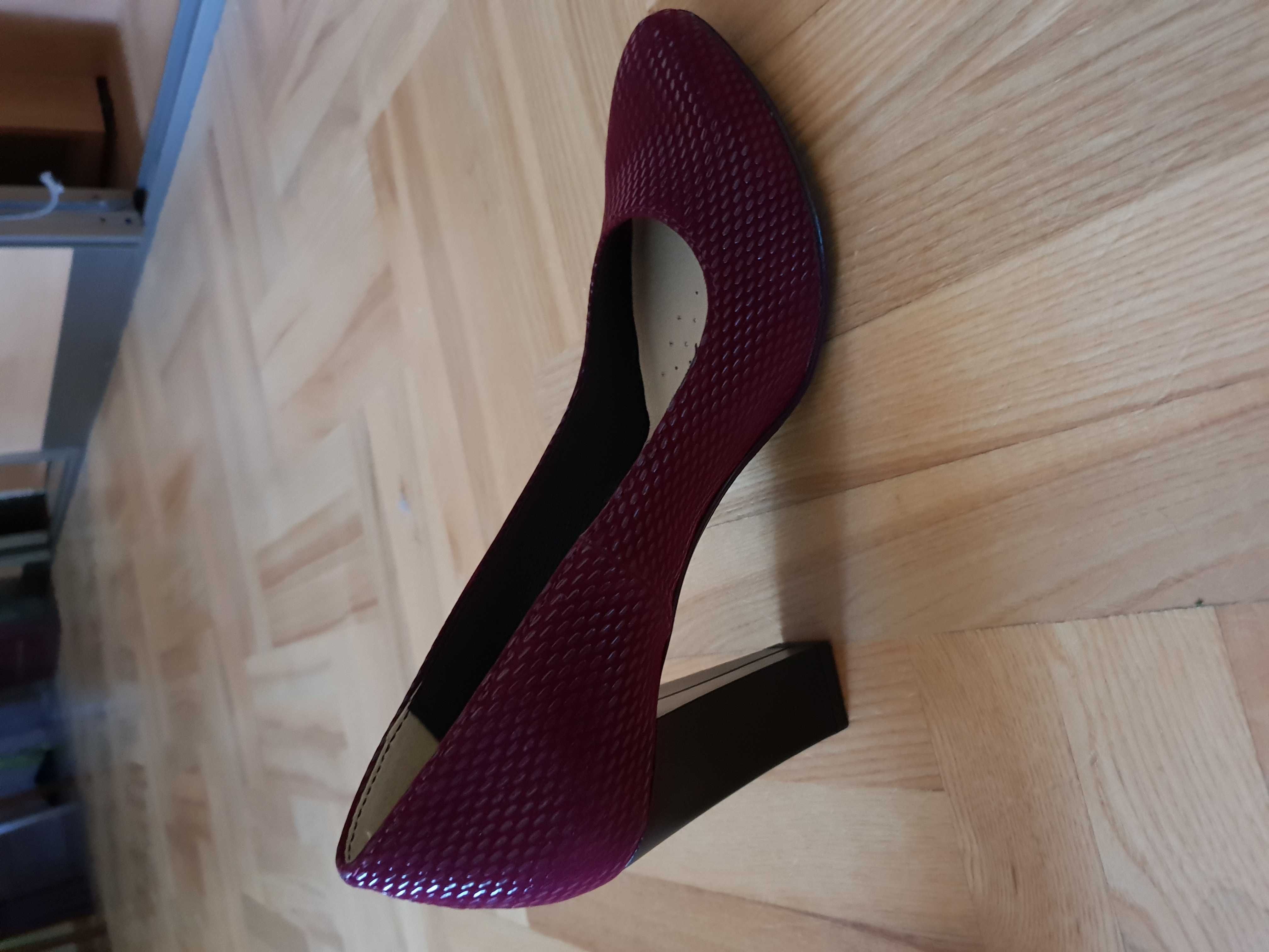 Buty damskie na słupku bordowe