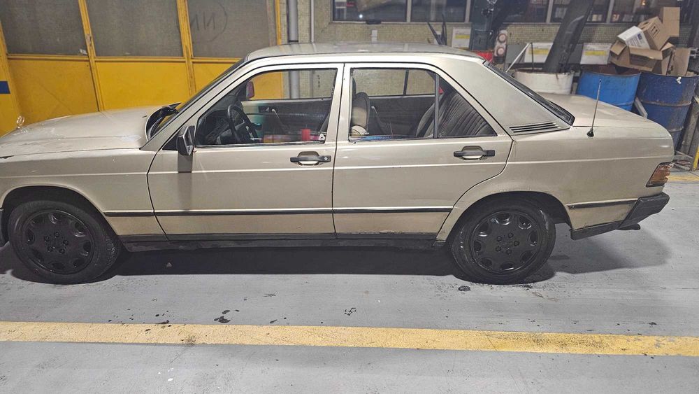 Mercedes - Benz  190 D
