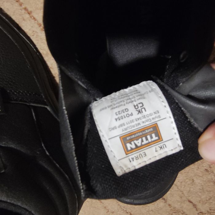 Ботинки Titan Черевики зі стальним носком 41eur