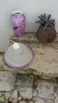Candeeiro em vidro e jarra em ceramica.