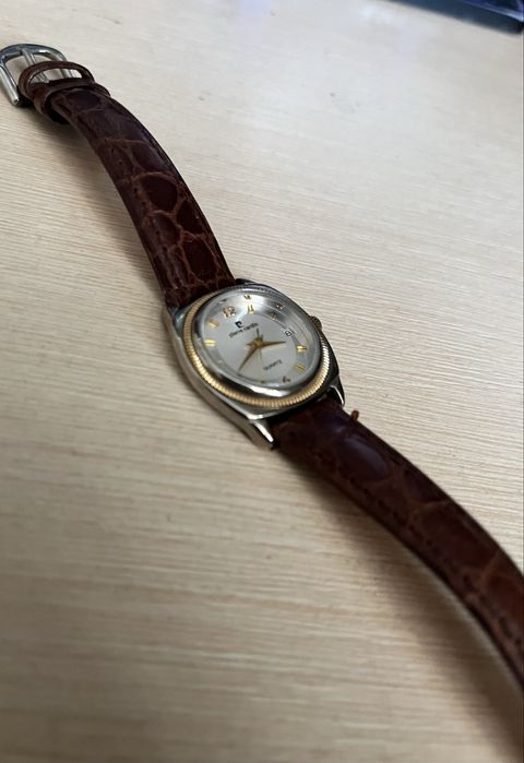 Жіночий годинник від відомого бренду Pierre Cardin.