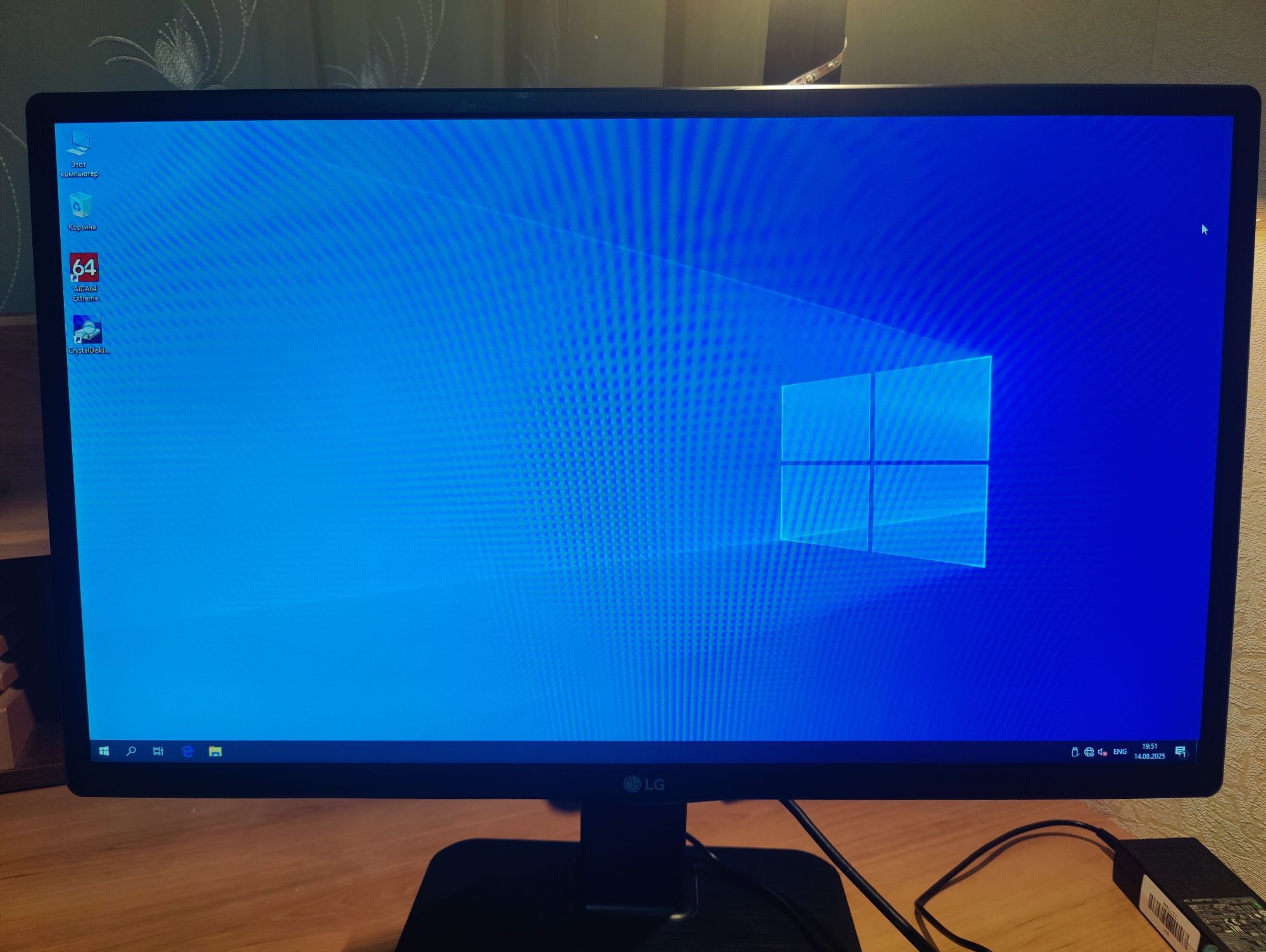 Комп'ютер amd ryzen 5 3400g, 8gb ddr4, SSD + монітор LG 24mb56hq 24".