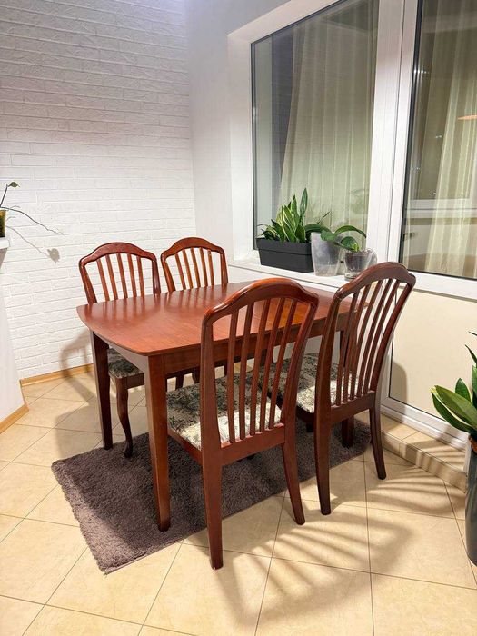 Продам кухонный стол (Малайзия) + 4 стула. Раскладной. Б/У