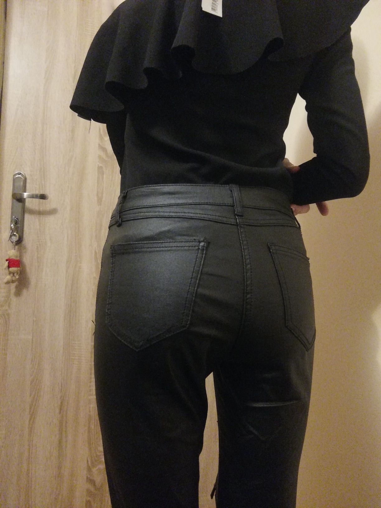Spodnie woskowane czarne XS Sinsay