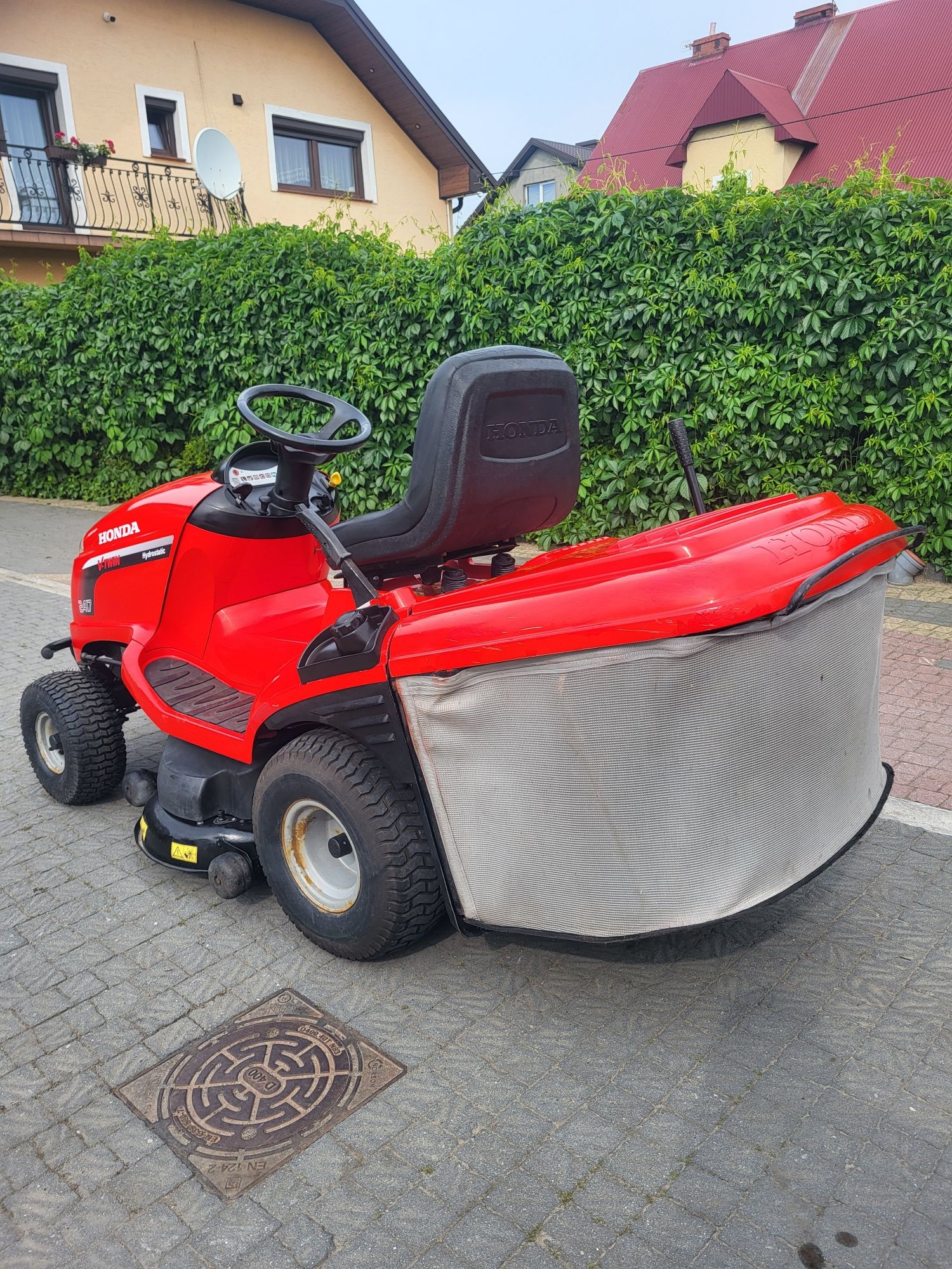 Traktorek kosiarka z koszem Honda 2417 pompa olejowa