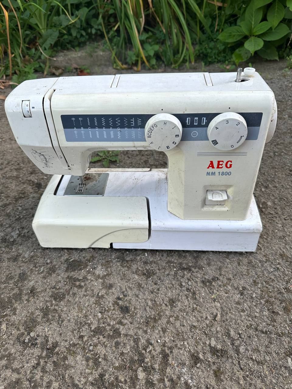 Швейна машинка AEG