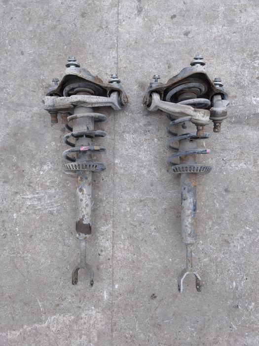 Продам передние стойки на audi a4 b5