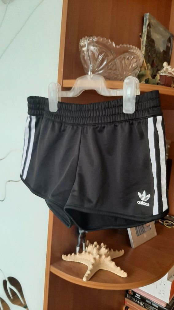 Шорти adidas , оригінал розм. М