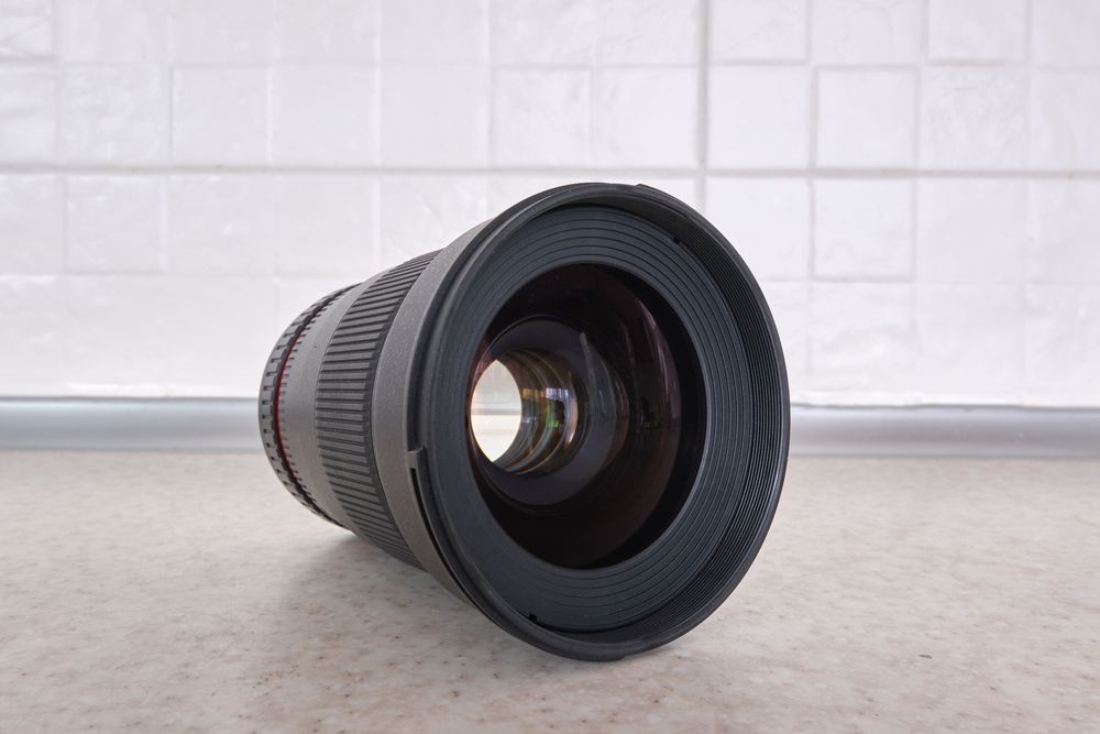 Продам об'єктив Samyang 35mm f/1.4 ED для байонету Sony A. Стан нового