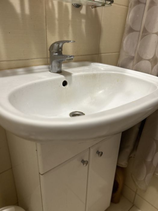 Szafka lazienkowa z umywalka i bateria!