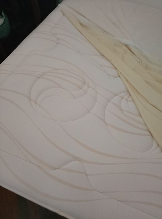 Cama de casal (195comp X 150larg)